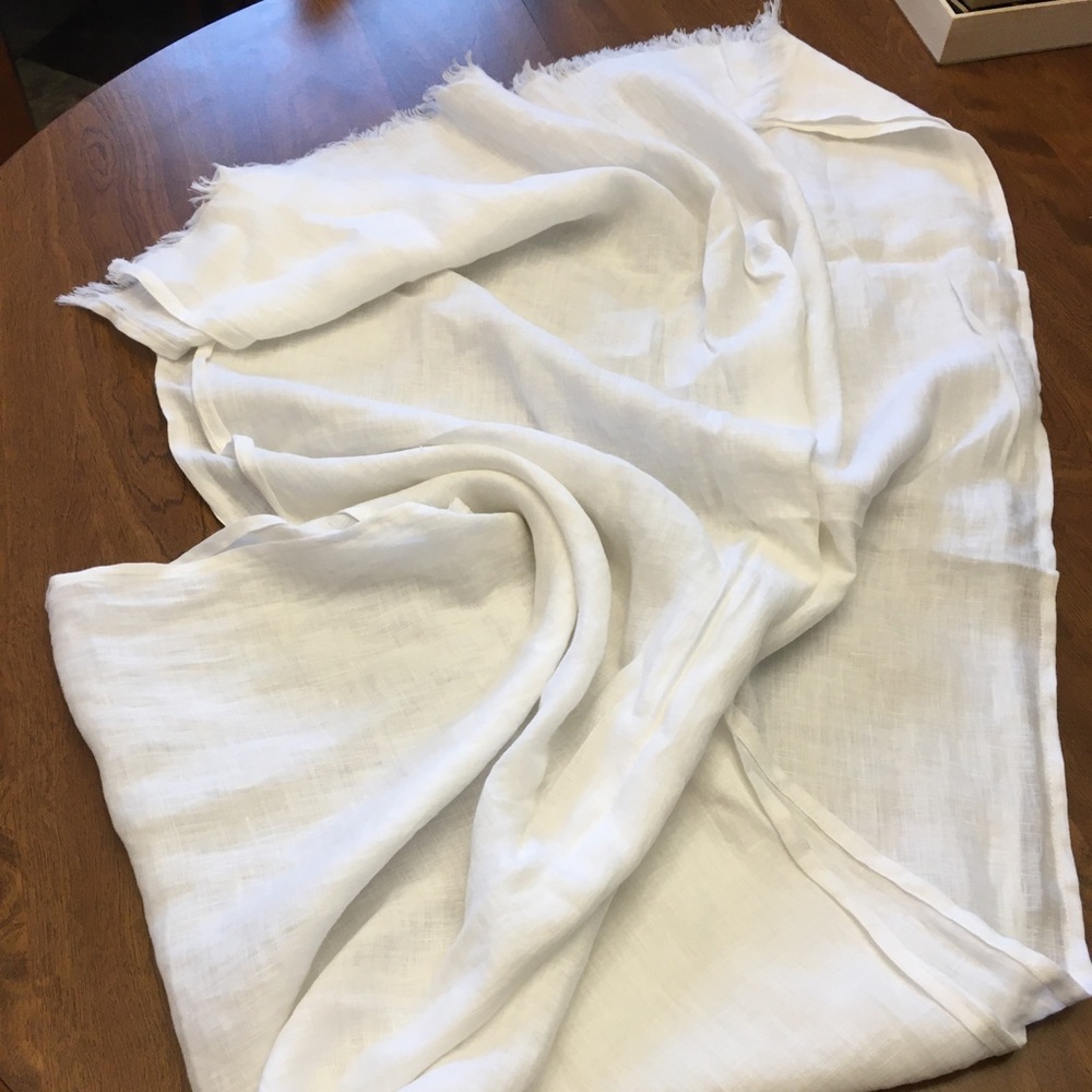 Beautiful Linen(?) Wrap approx 79”x 25” White